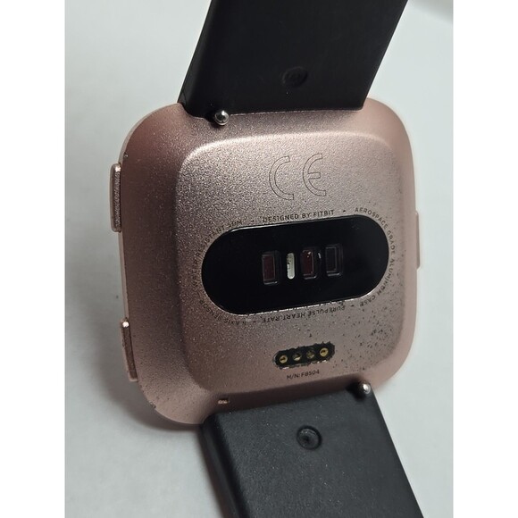 Fitbit Versa FB504 Smartwatch Fitness Heart Rate Bluetooth Activity W/ Charger - Picture 11 of 12